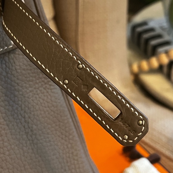 ❌SOLD❌Kelly 28 Etoupe with PHW 
Togo leather Stamp R Square 2014 - Picture 14 of 16